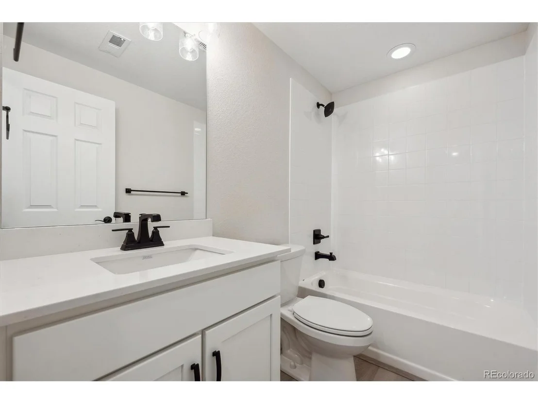 Photo of 1050 Joseph Pl