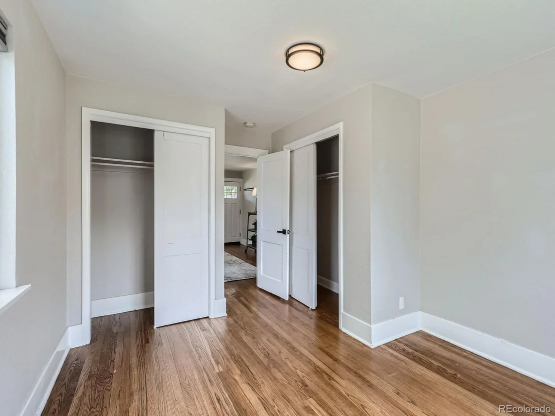 Photo of 4855 King St