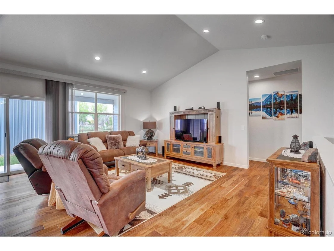 Photo of 305 Foxtail Dr