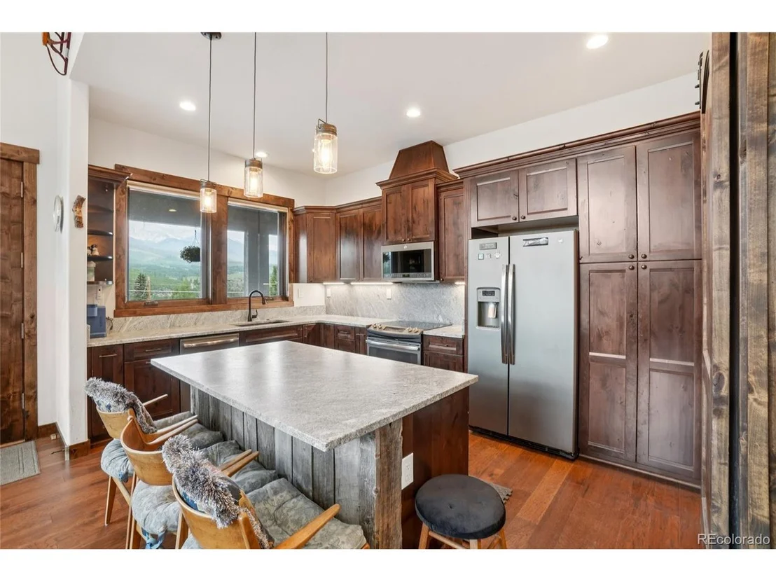 Photo of 152 Fairview Blvd
