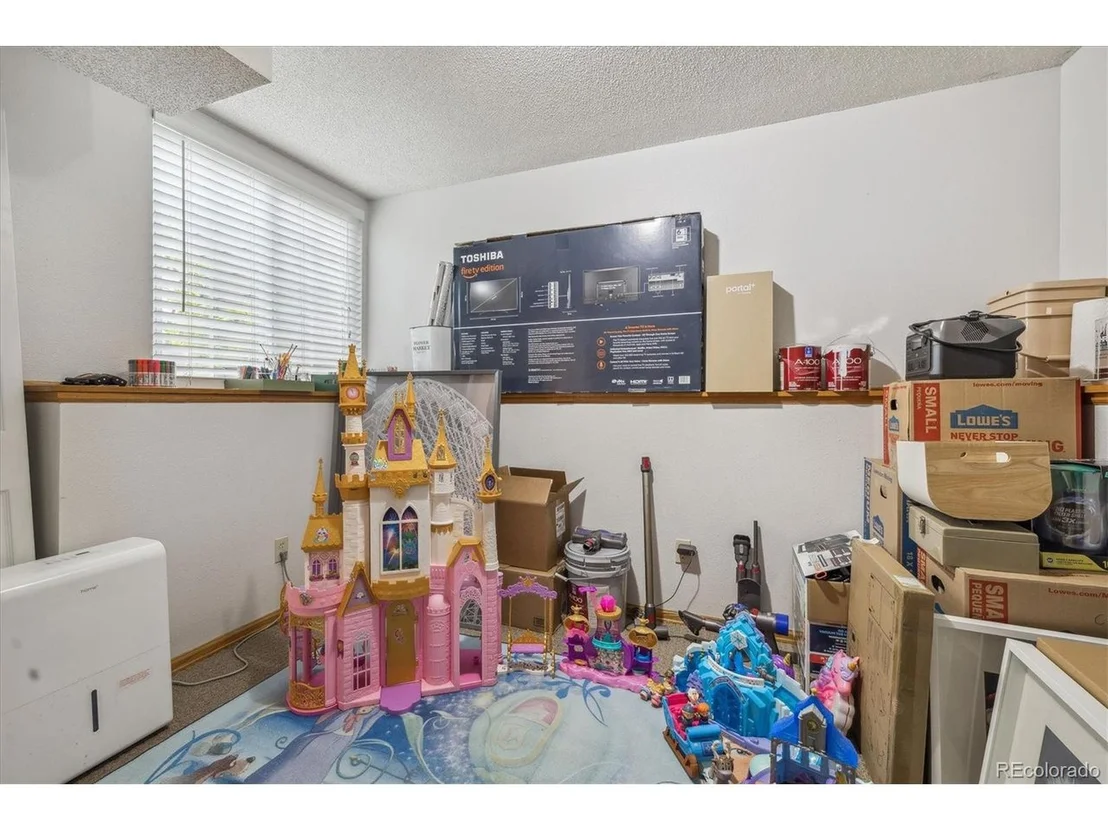 Photo of 568 Arden Cir
