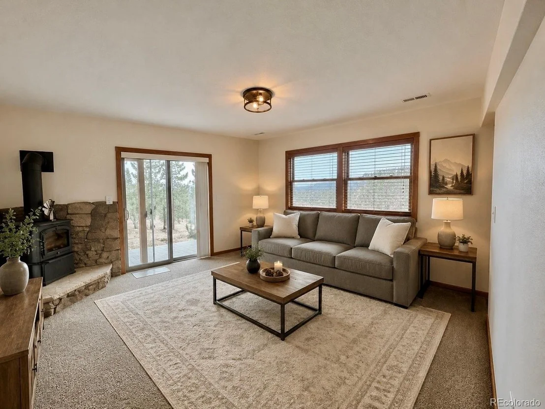 Photo of 745 N Pine Dr
