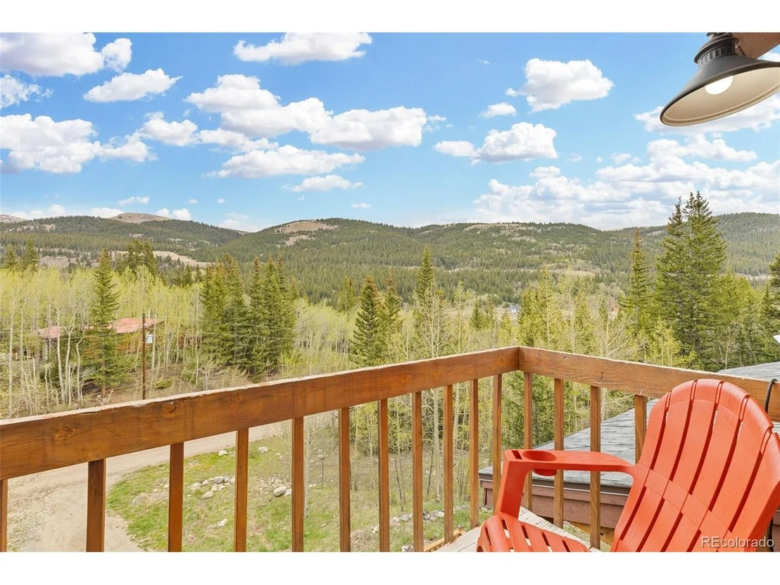Photo of 894 Peterson Dr