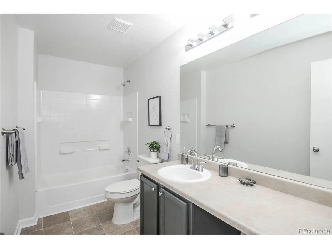 Photo of 5887 Raleigh Cir