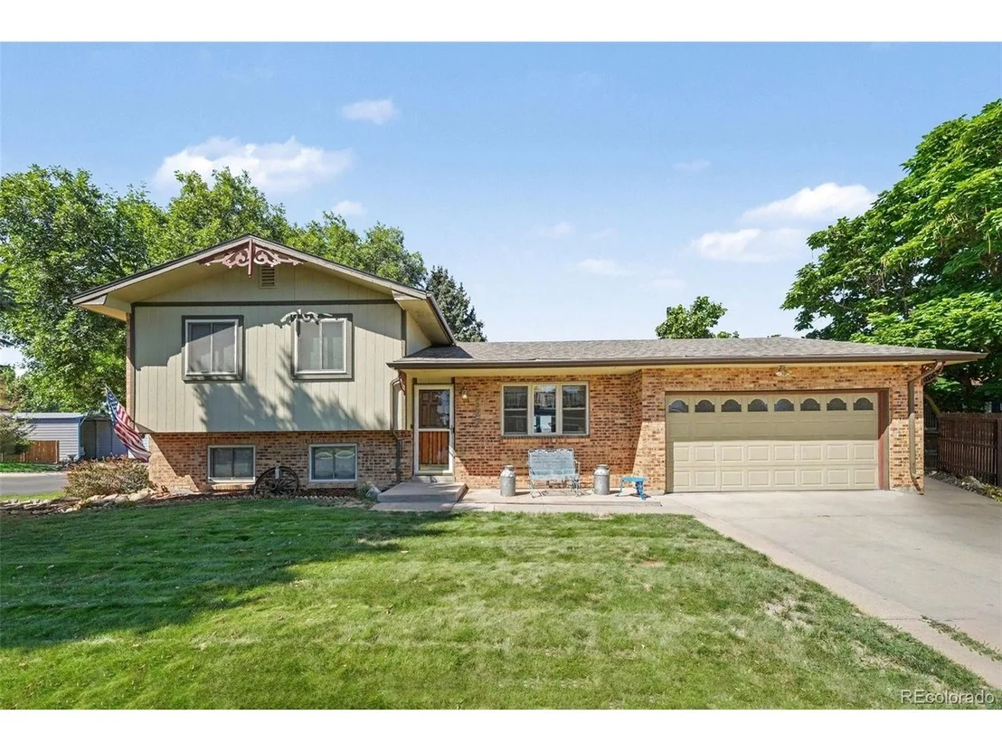 Photo of 327 Maple Dr