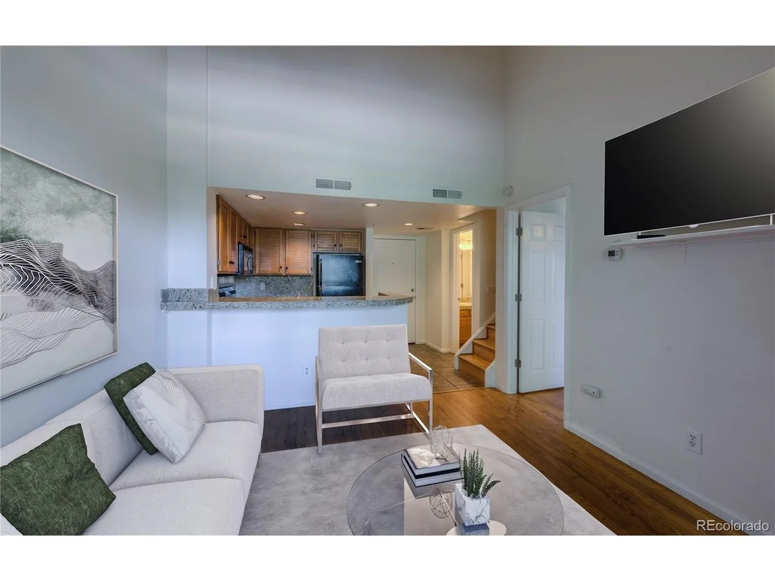 Photo of Unit 204 at 935 Broadway