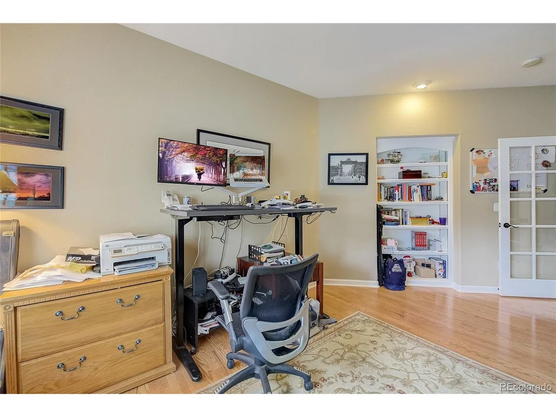 Photo of 10085 Glenstone Cir