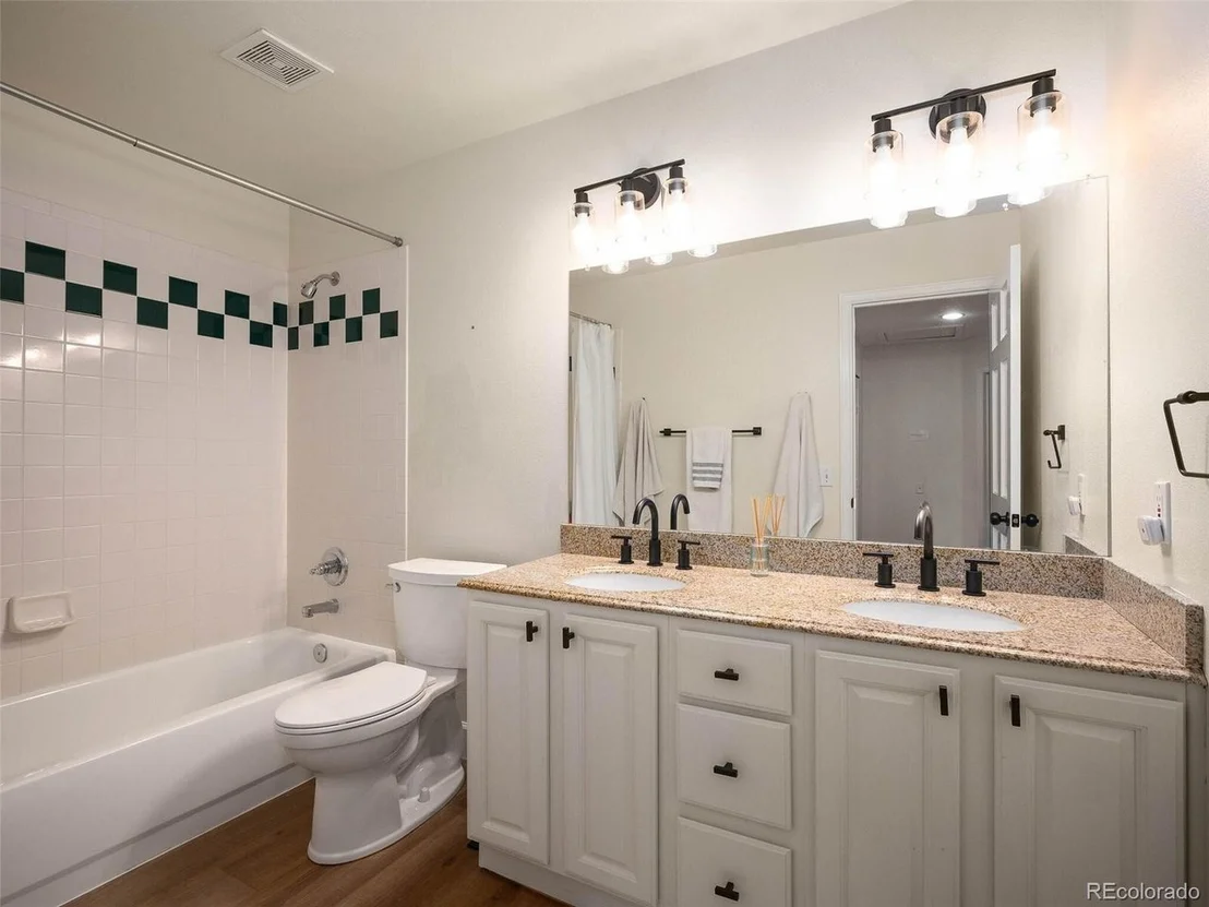 Photo of 369 Shoreham Cir