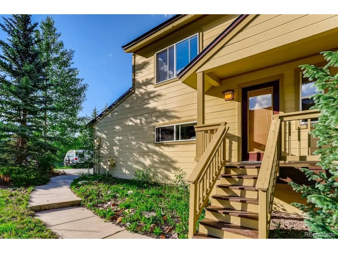 Photo of 275 Meadow Wood Cir