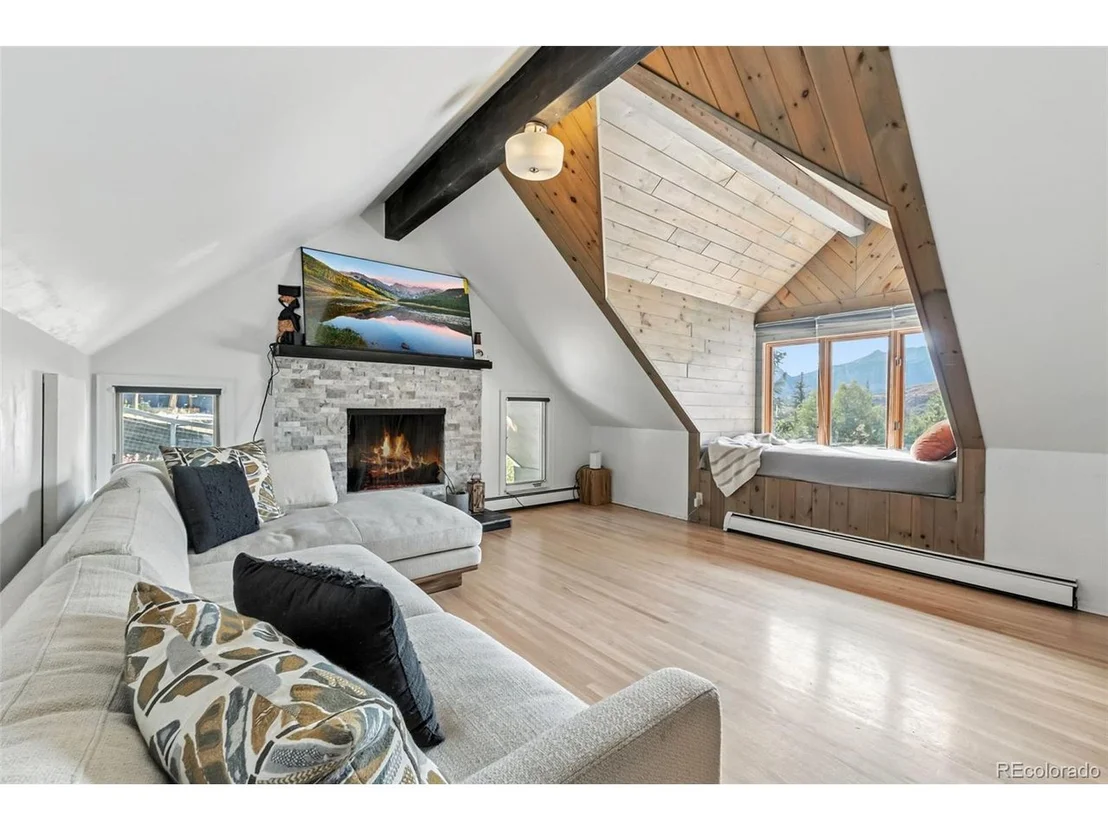 Photo of 218 Deer Path Rd