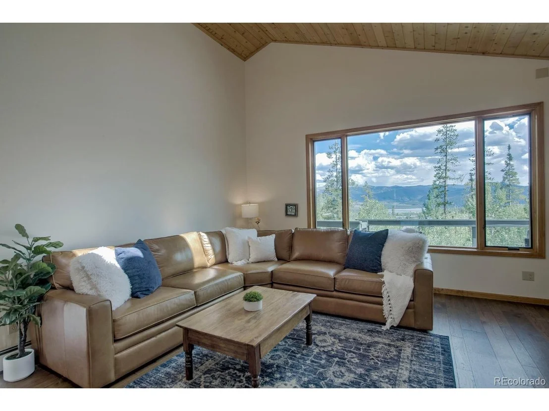 Photo of 102 Thimbleberry Way