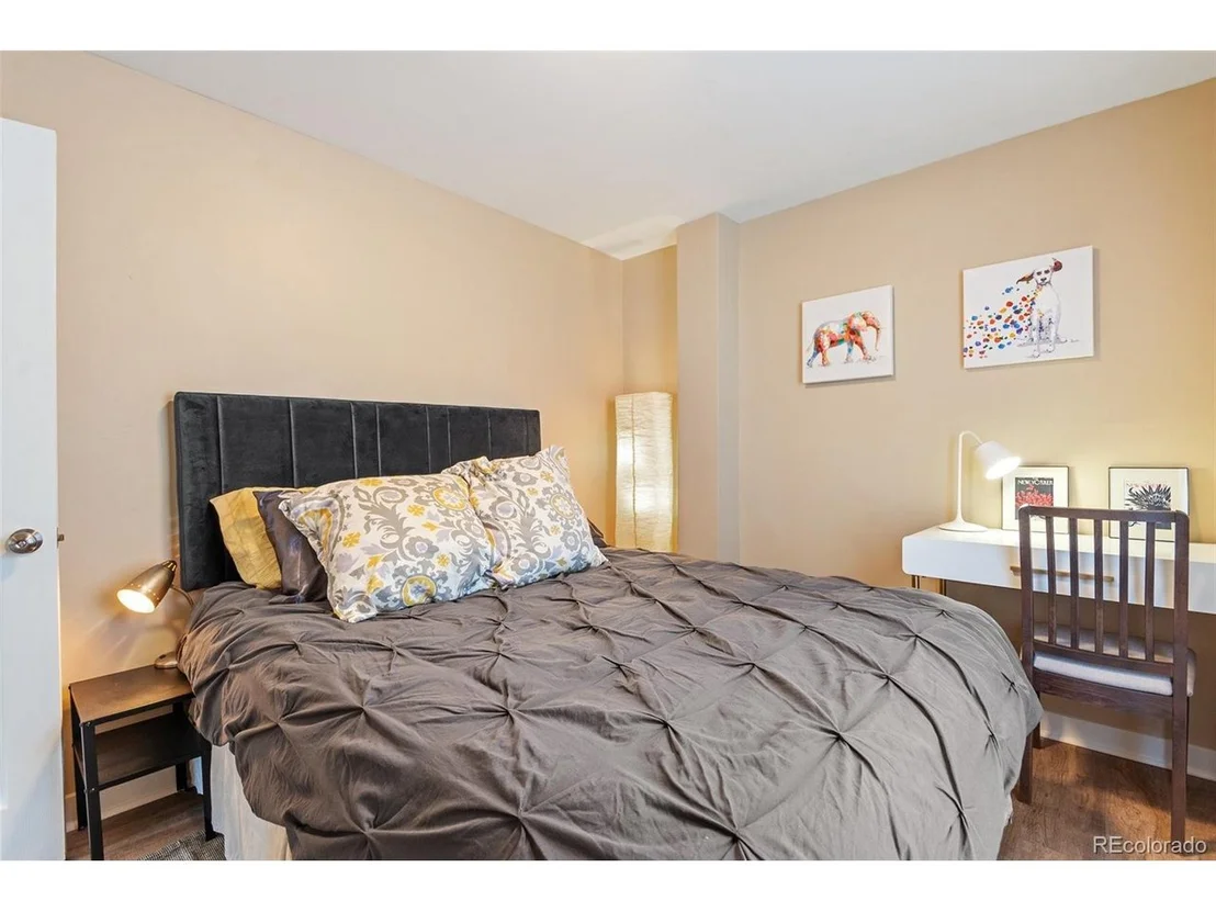 Photo of 4875 Lowell Blvd