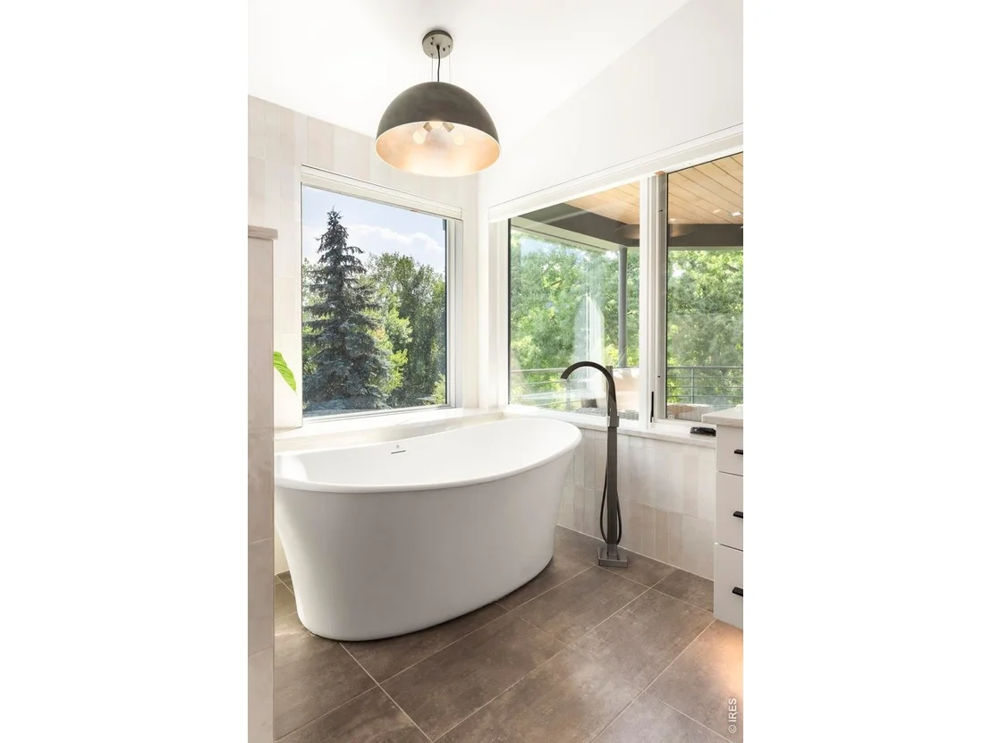 Photo of 2158 Tamarack Ave