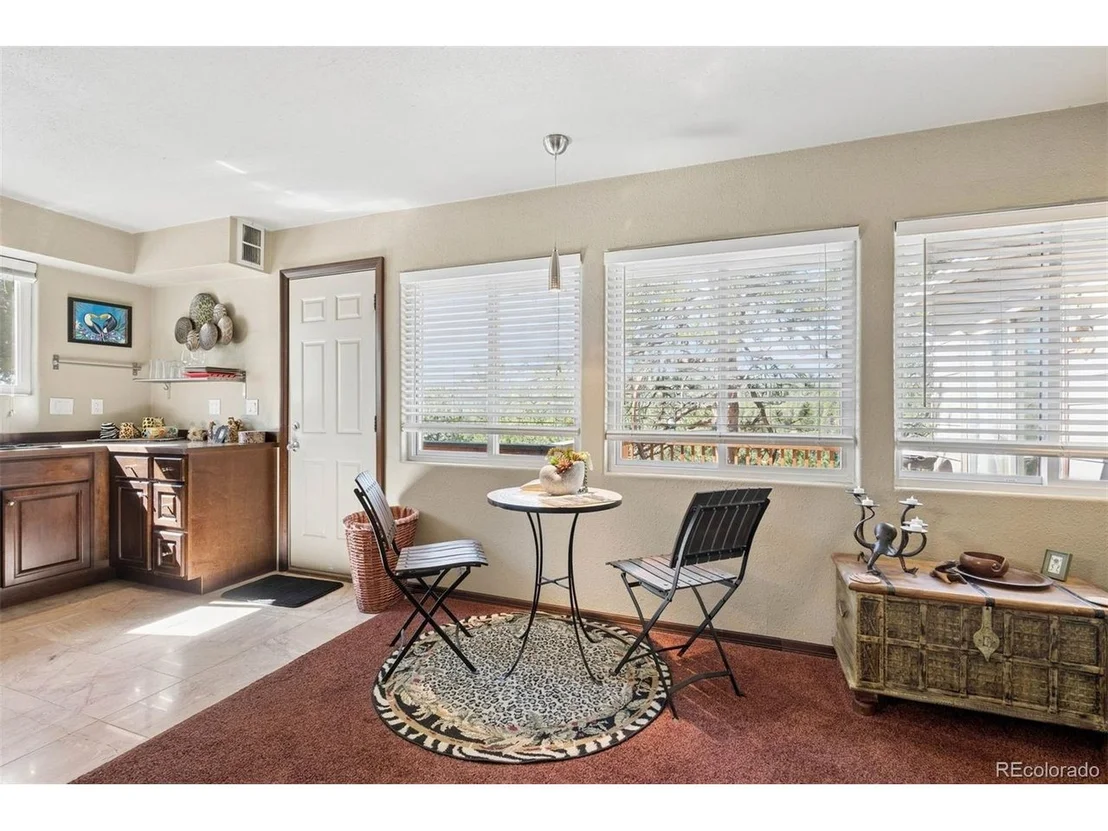 Photo of 221 Juniper Ln