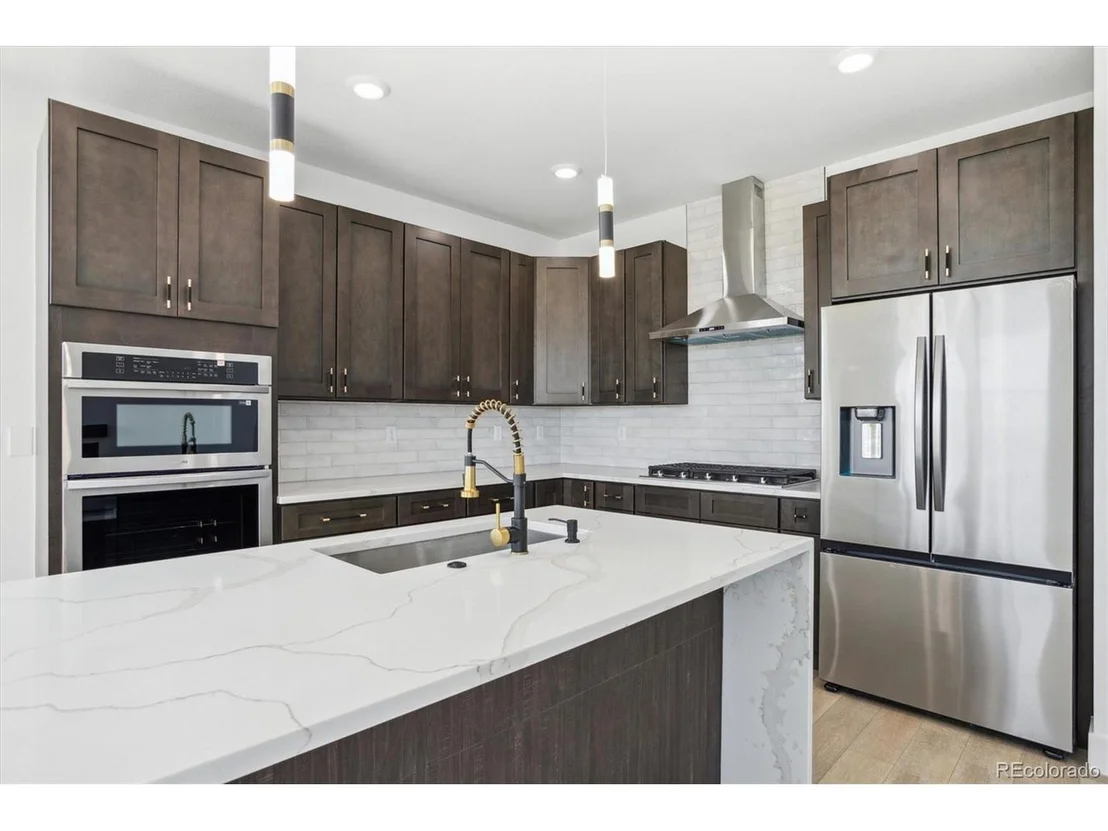 Photo of 995 Pinehurst Ct