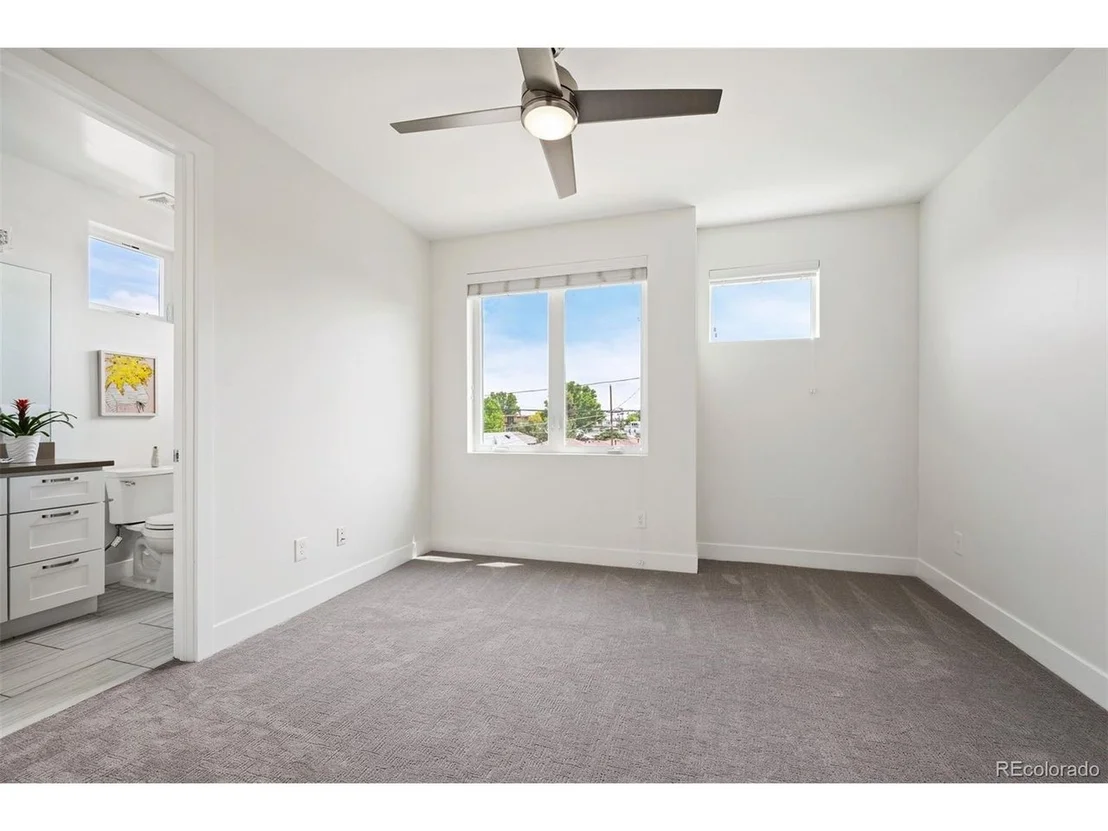 Photo of 2114 Lowell Blvd