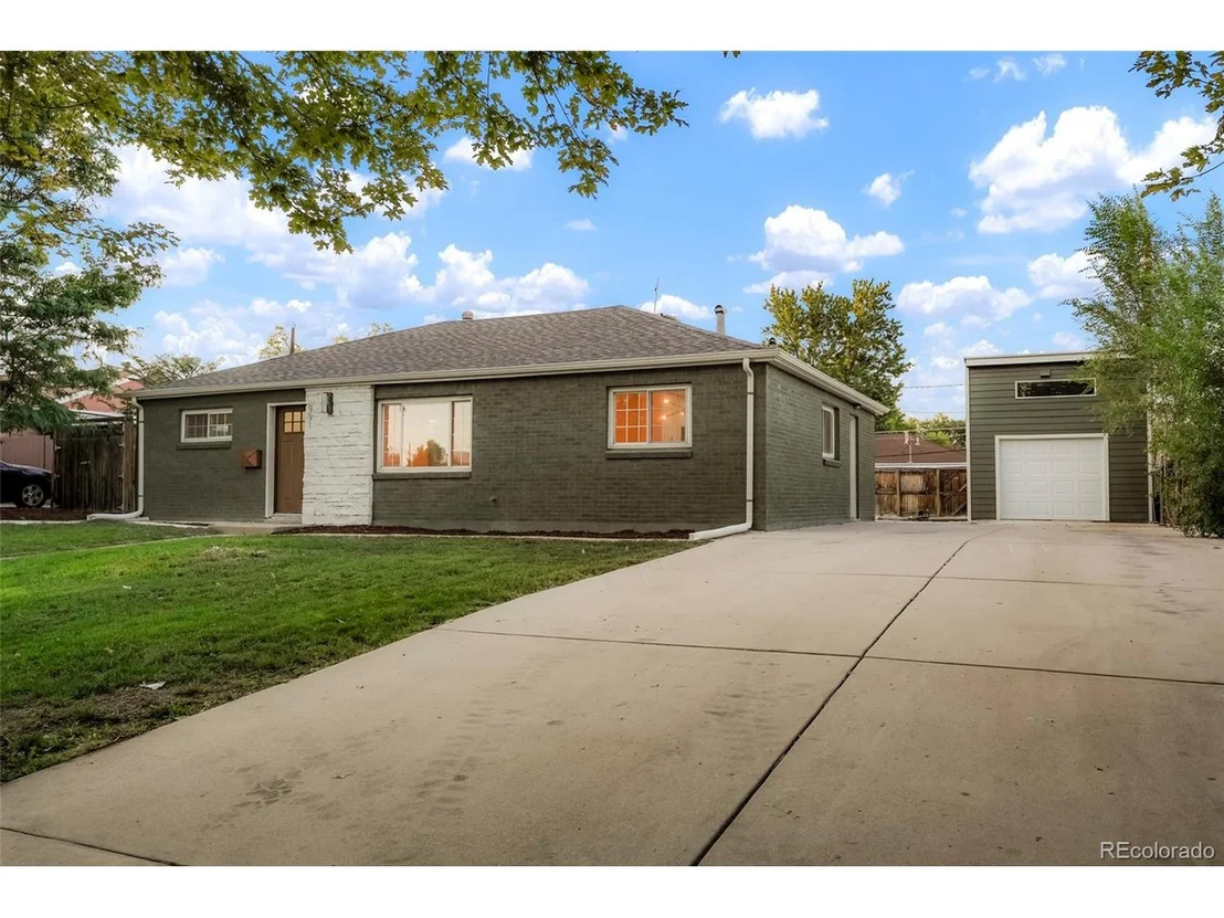 Photo of 991 Russell Blvd