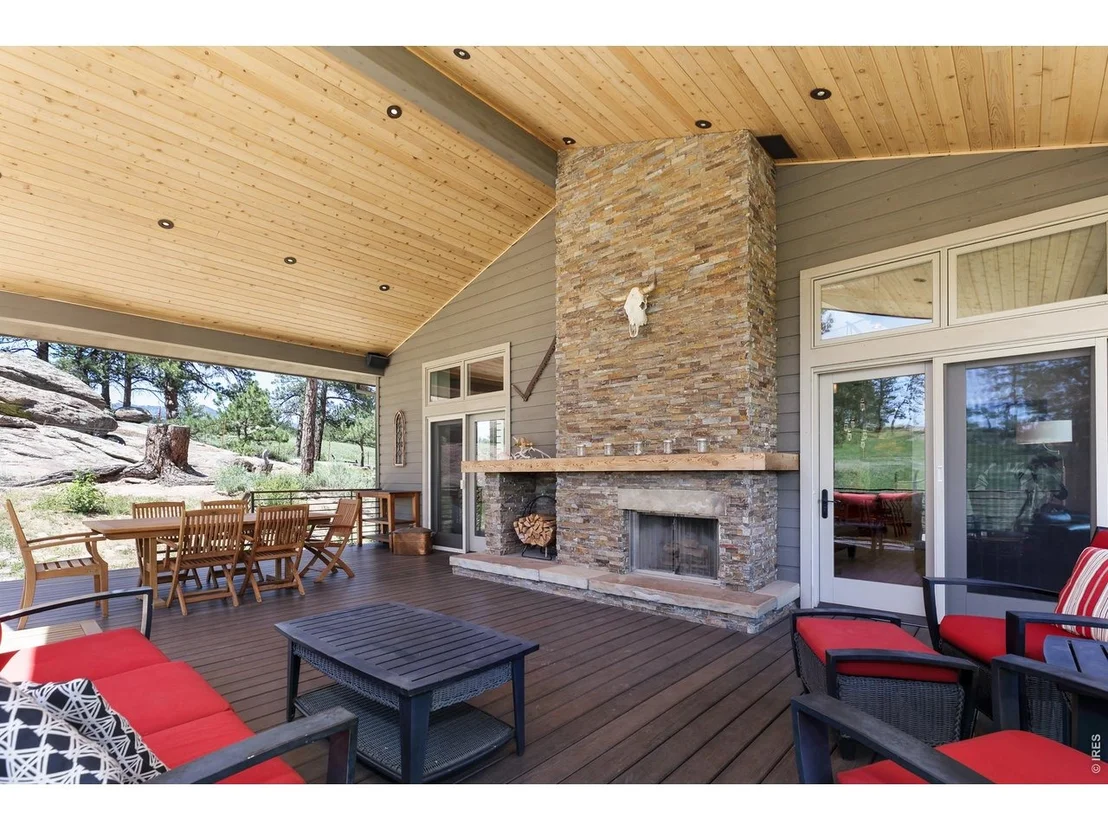 Photo of 300 Colard Ln