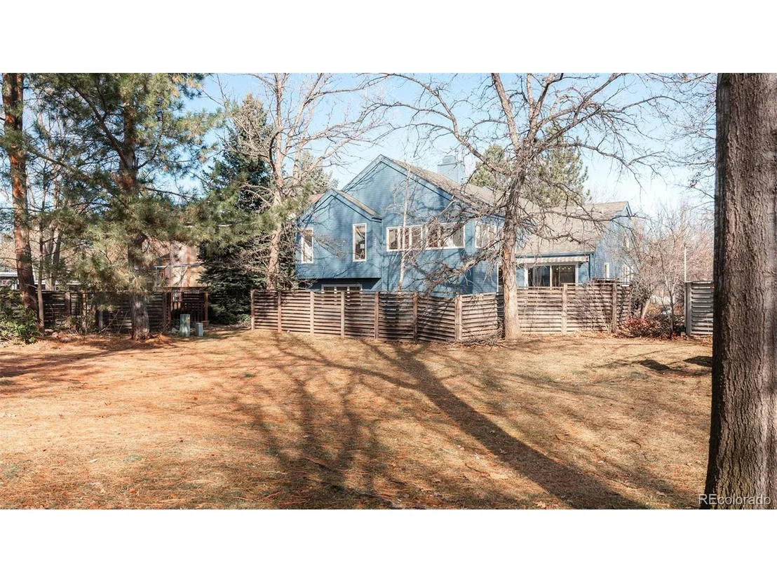 Photo of 847 Racquet Ln