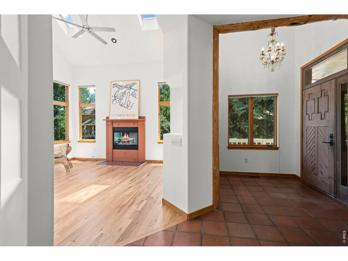 Photo of 1001 Utica Cir