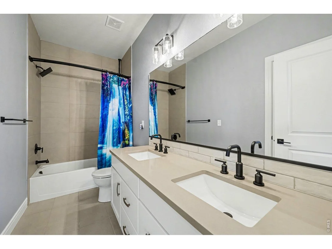 Photo of 250 Sutherland Dr