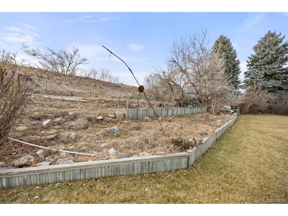 Photo of 8037 Iris Ct