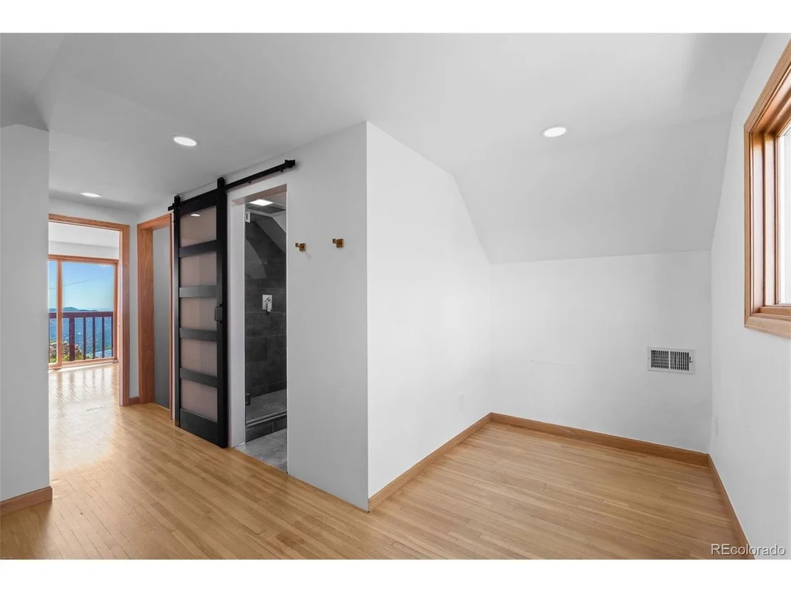 Photo of 848 Aspen Dr