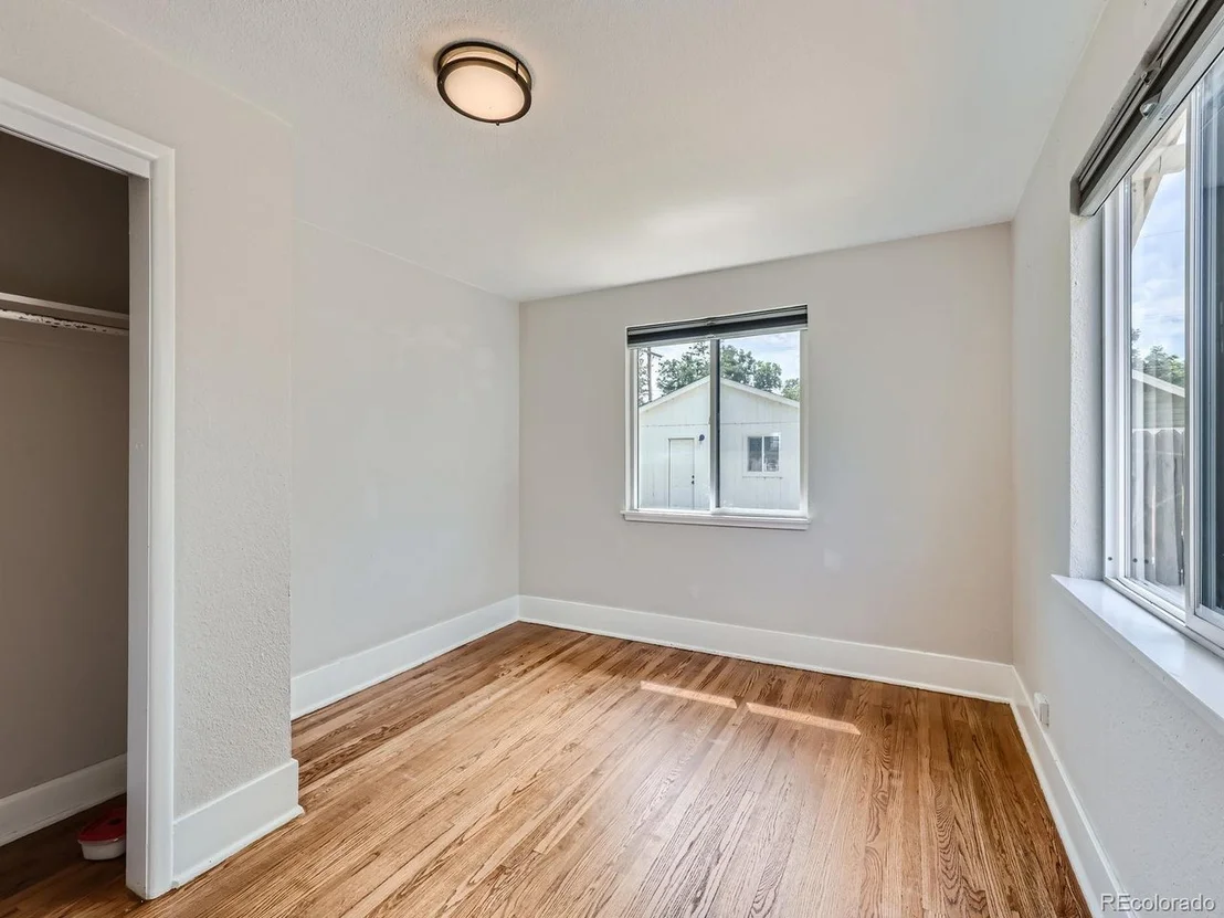 Photo of 4855 King St