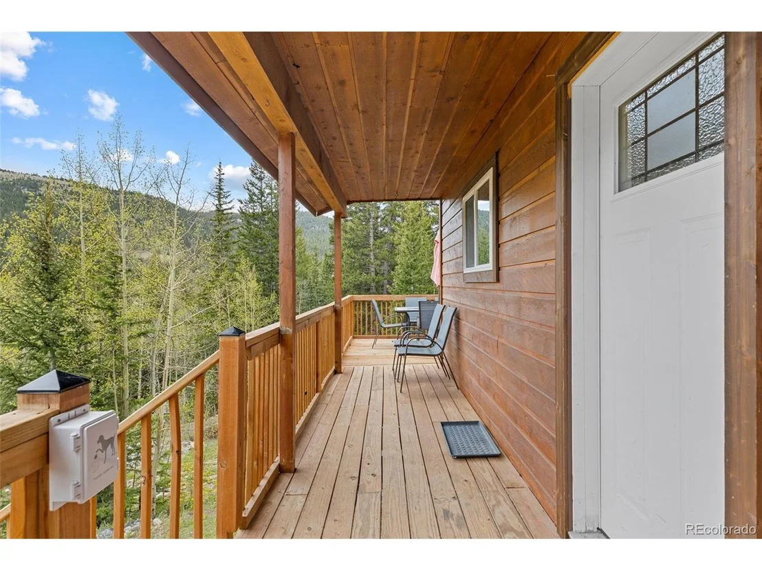 Photo of 894 Peterson Dr