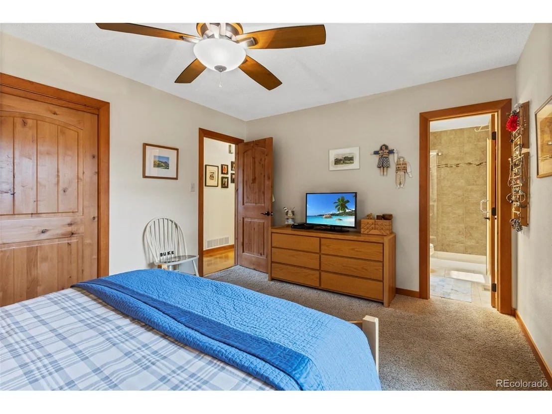 Photo of 326 W 9th St
