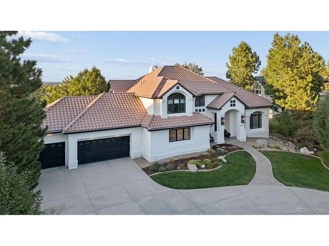 Photo of 8571 Colonial Dr