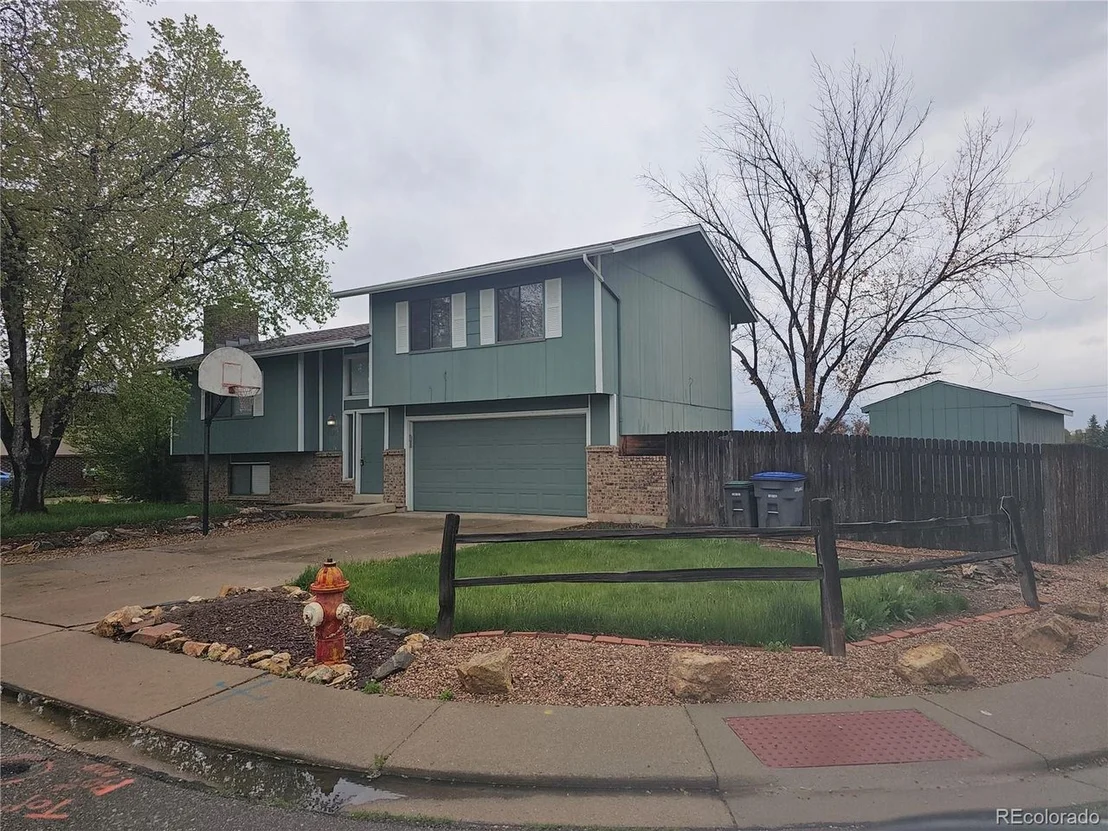 Photo of 880 Orion Dr