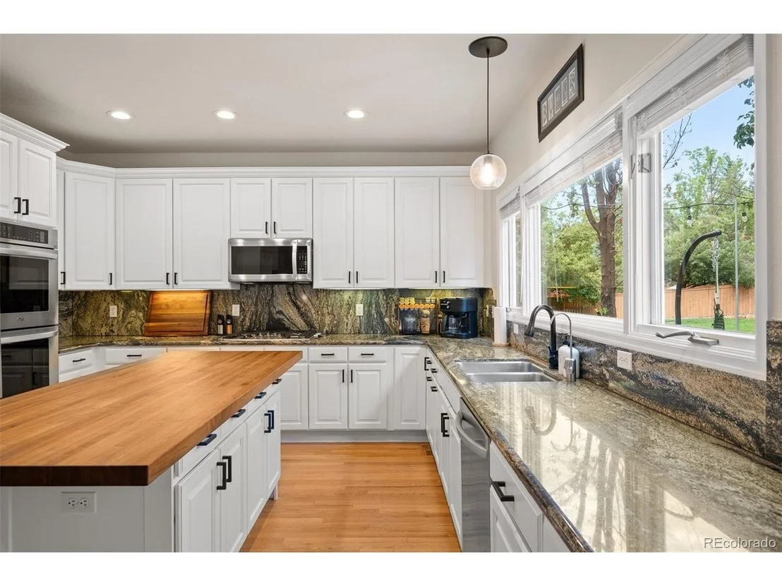 Photo of 10182 Knoll Cir