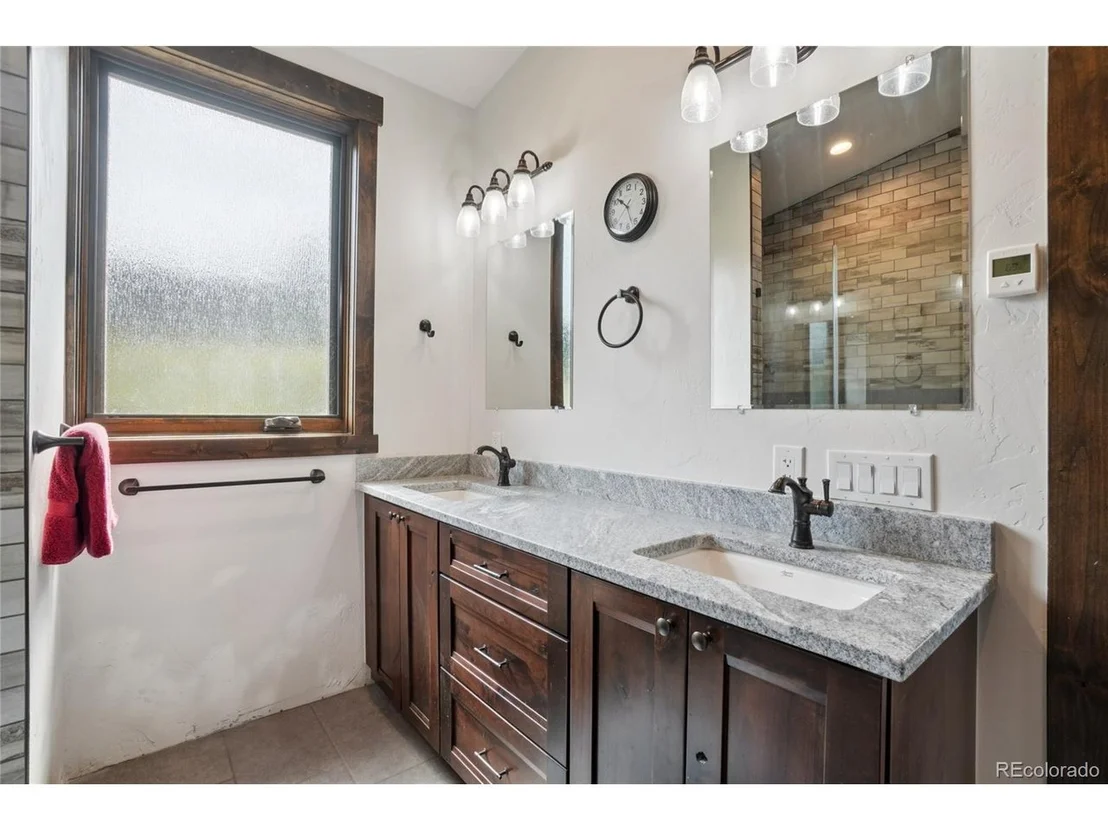 Photo of 152 Fairview Blvd