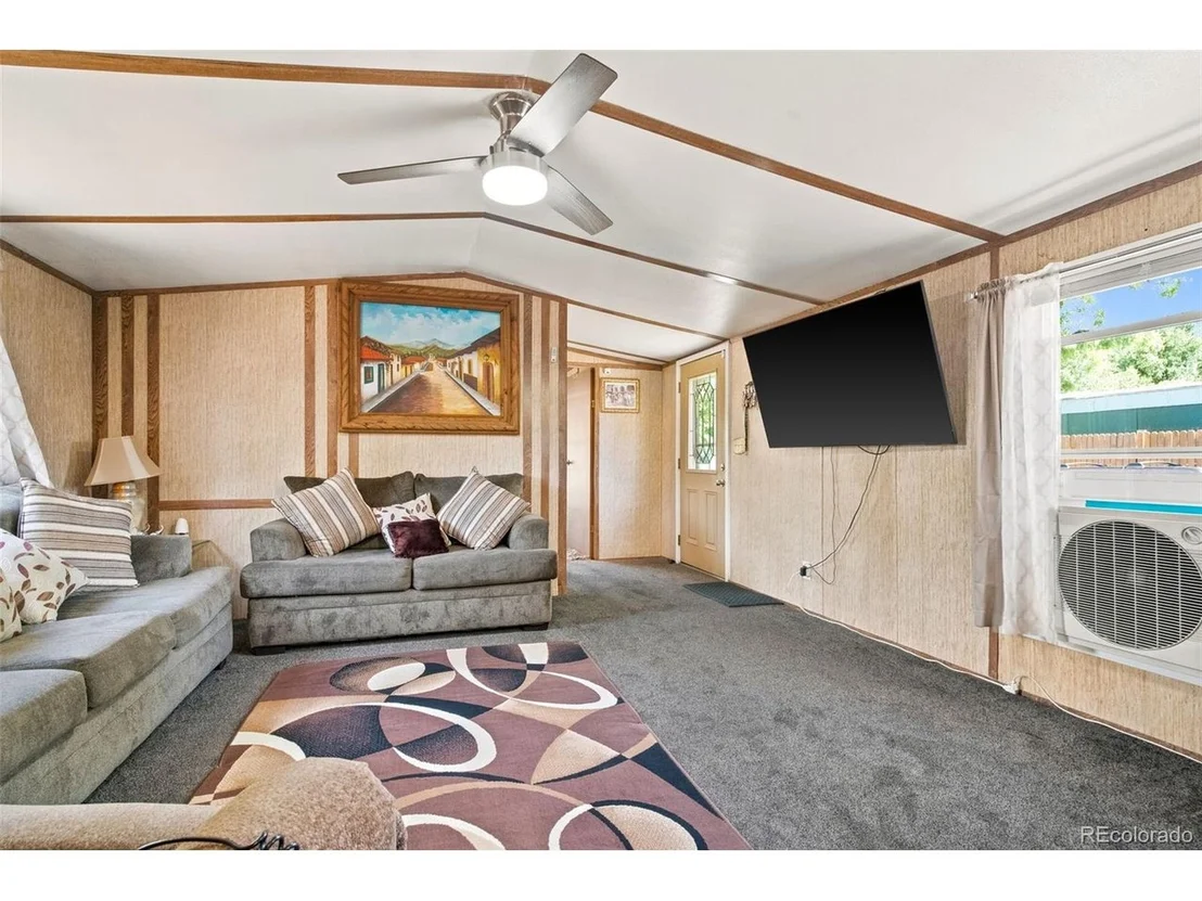 Photo of 422 Willow Dr