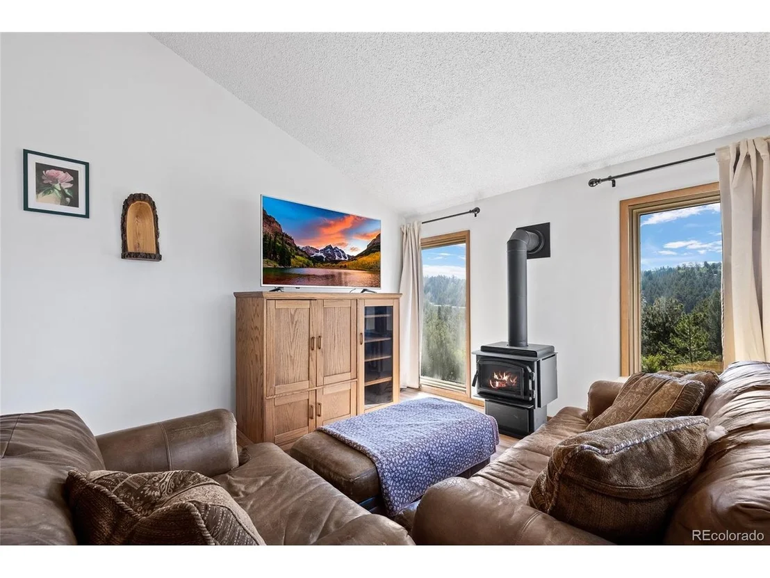 Photo of 1729 Crow Valley Rd
