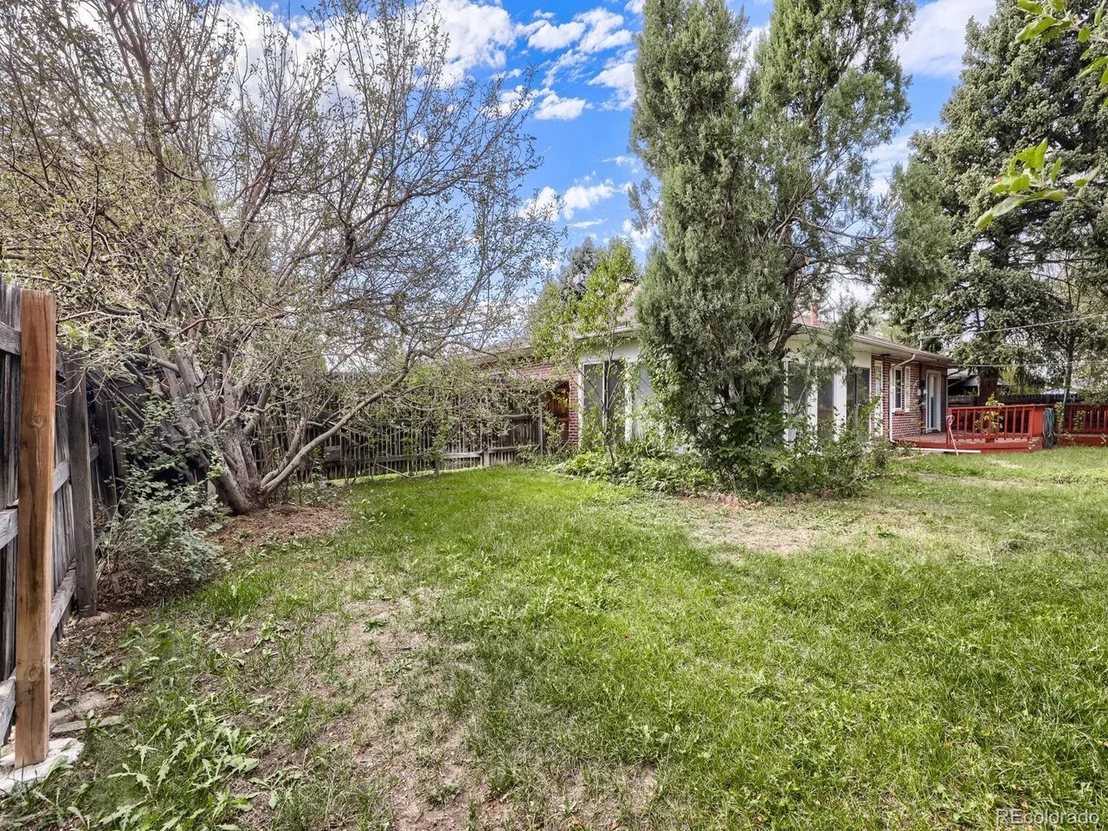 Photo of 600 Everett St