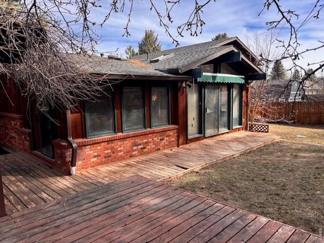 Photo of 3331 Lakeview Cir