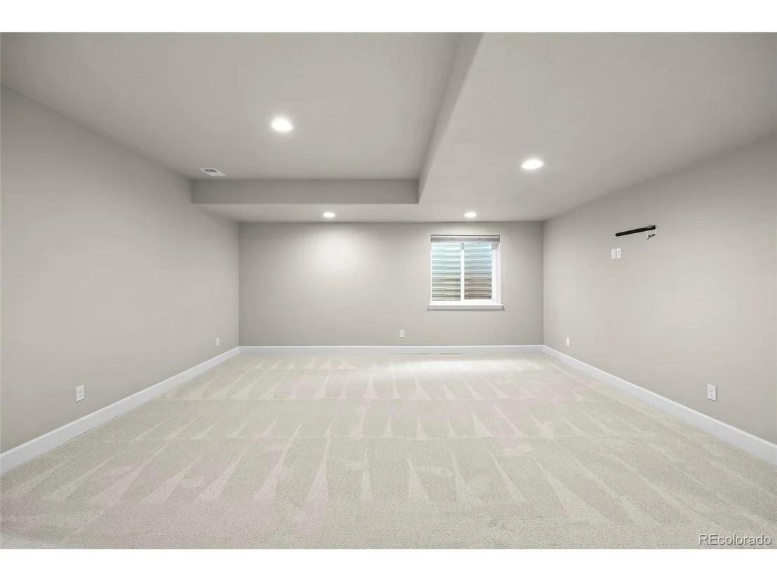 Photo of 7658 Oasis Dr