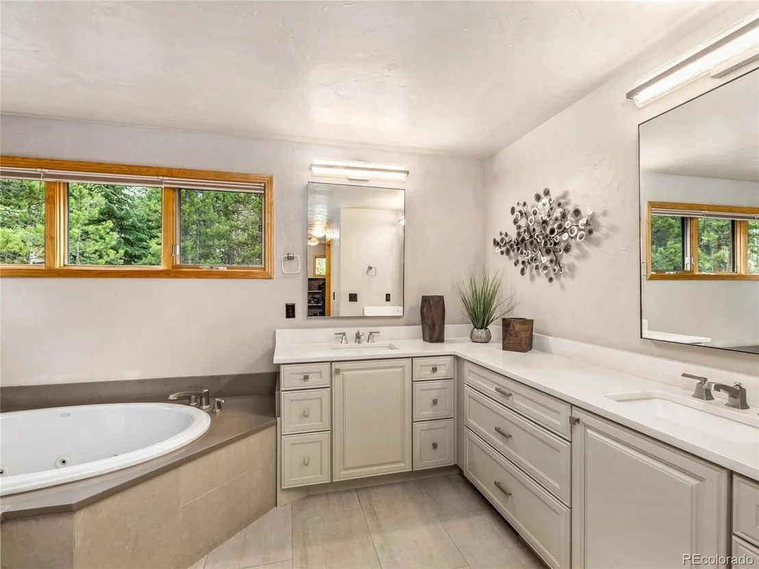 Photo of 1793 Falcon Dr