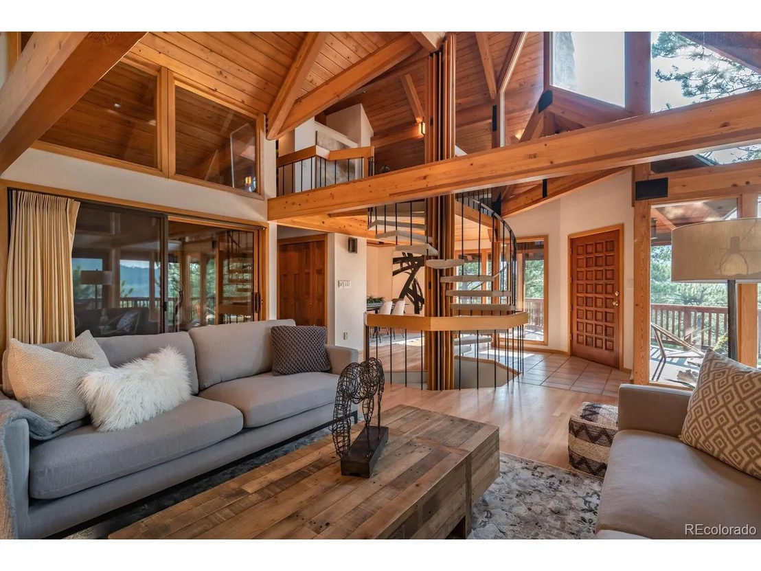 Photo of 2695 Linden Dr