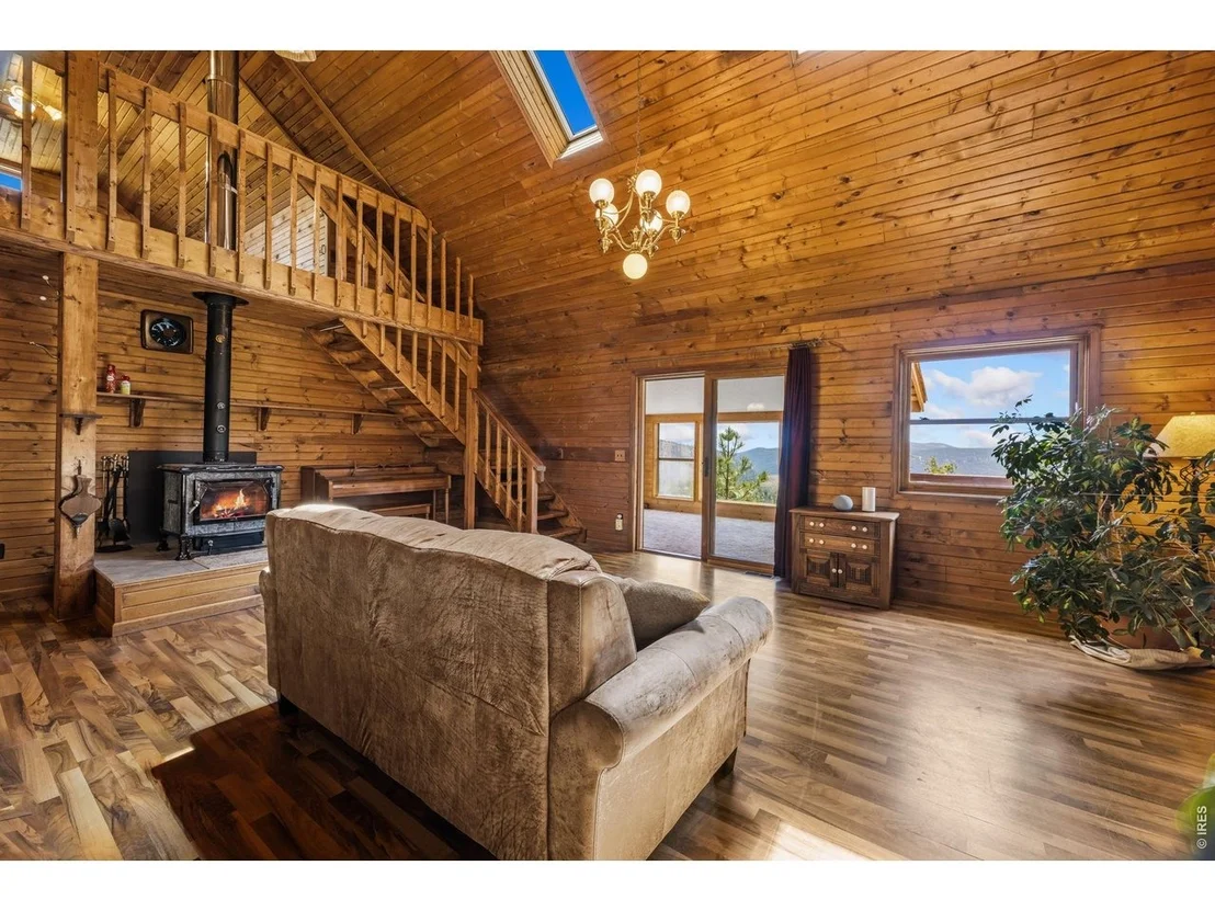 Photo of 619 Alpine Dr