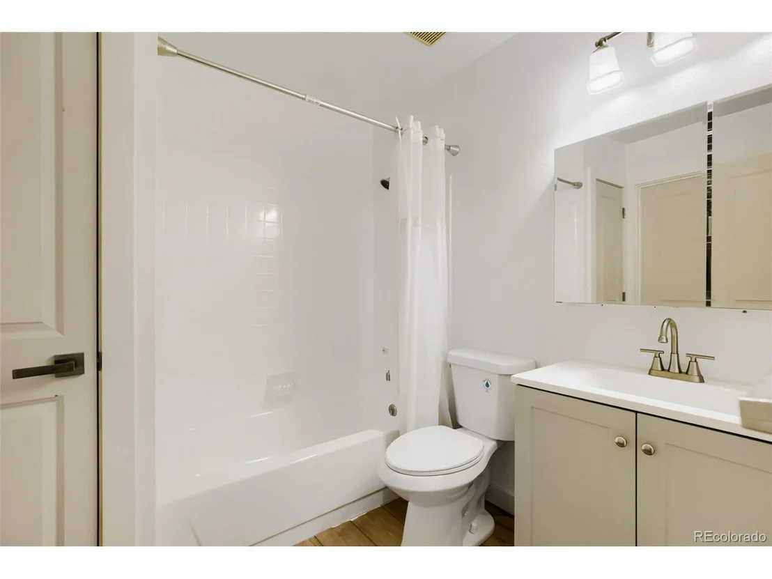 Photo of 1215 Devonshire Ct