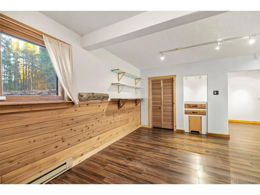 Photo of 1305 Lakeside Dr