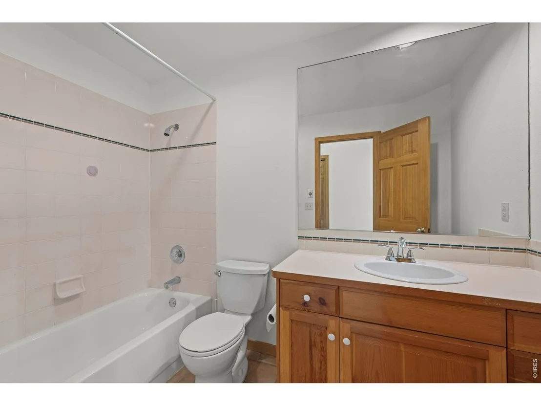 Photo of 1001 Utica Cir
