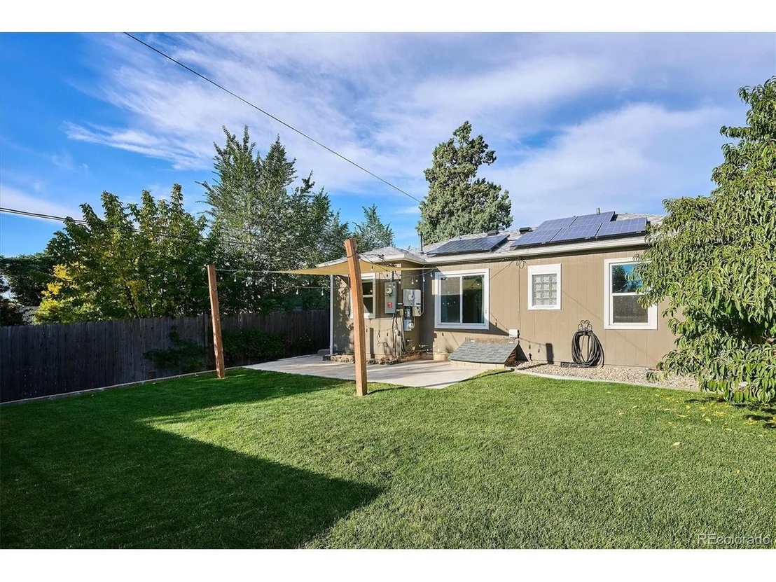 Photo of 310 King St