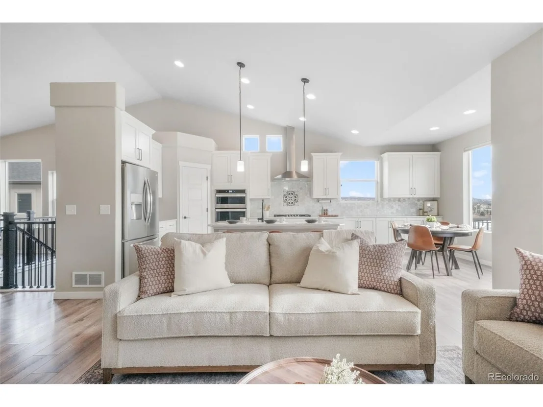 Photo of 2573 Lakes Edge Dr