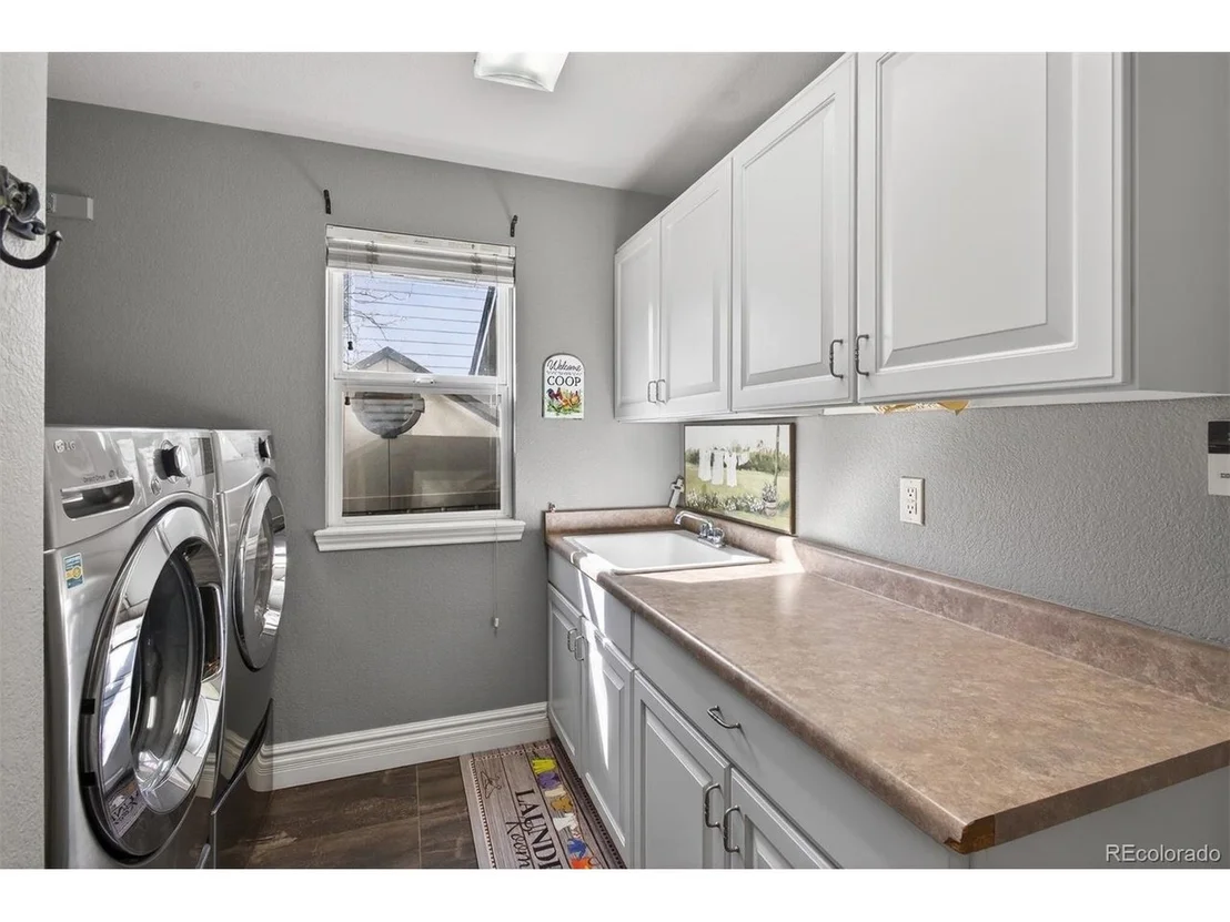 Photo of 10060 Matthew Ln