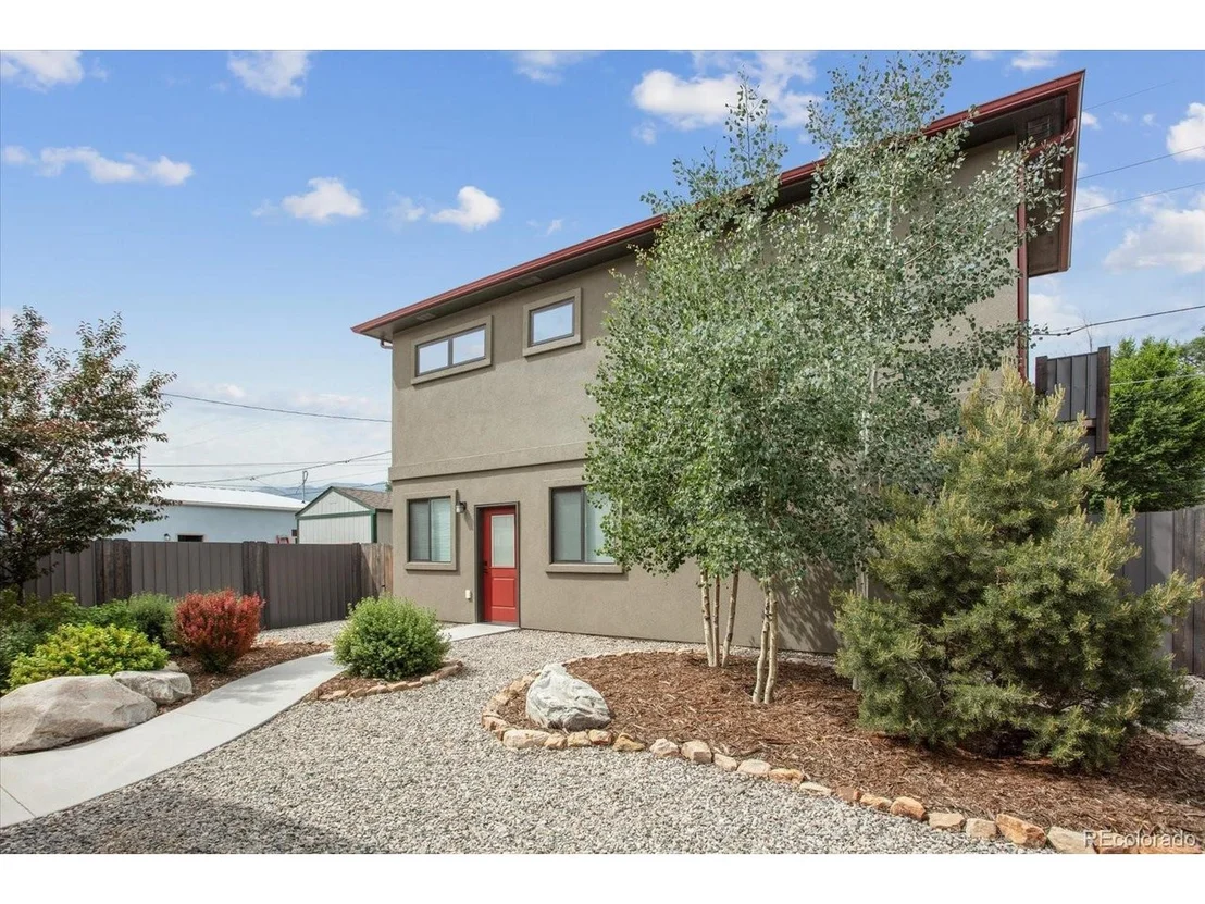 Photo of 539 W 2nd St