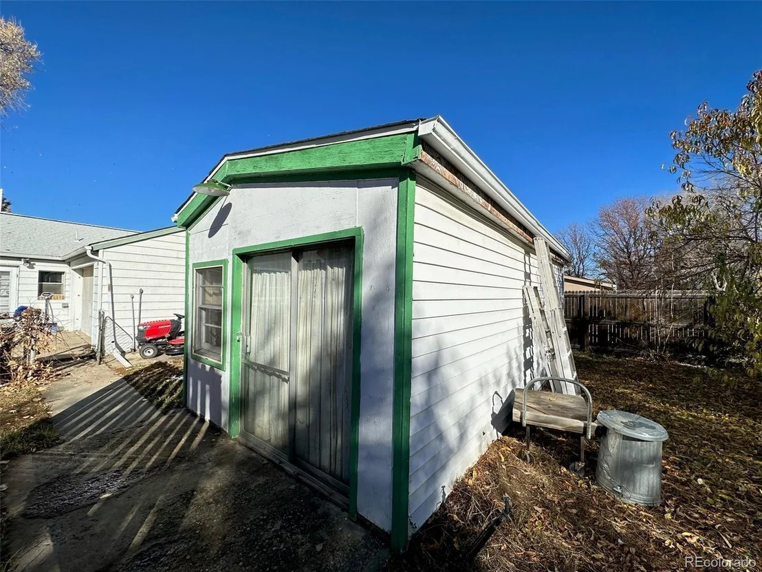 Photo of 4290 Garrison St